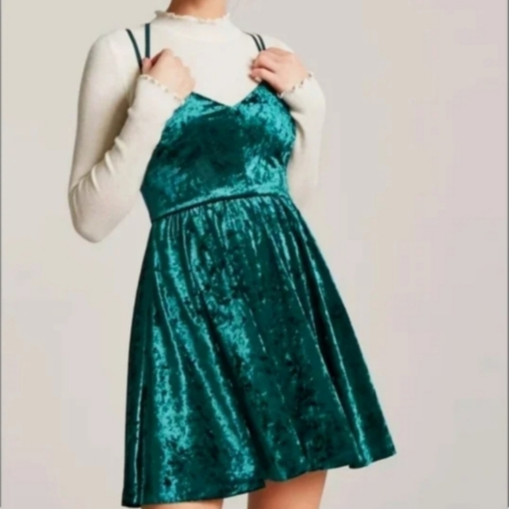 Forever 21 velvet spaghetti straps mini dress